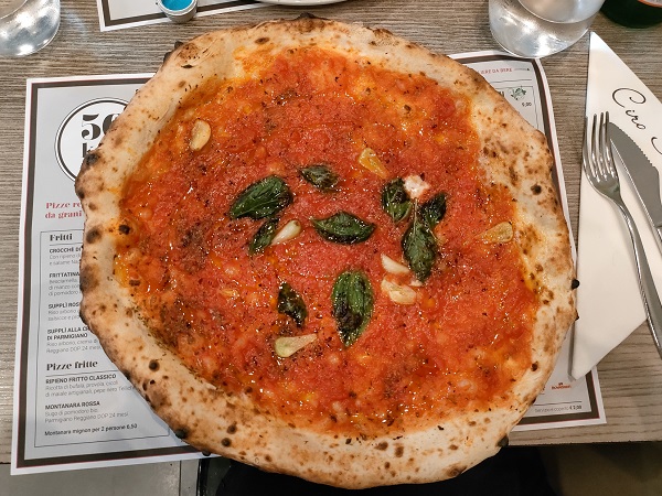 Pizza marinara da 50 Kalò a Napoli