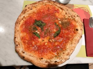 Pizza Marinara alla Pizzeria Salvo a Napoli