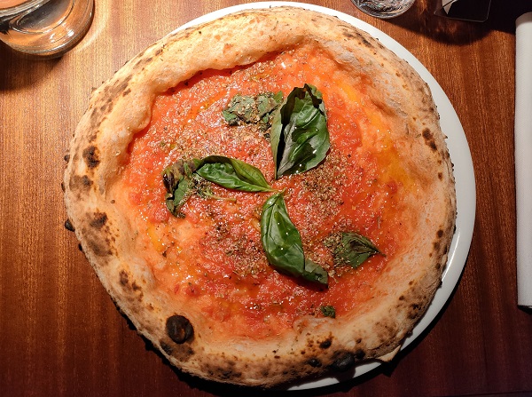 Pizza marinara di Cocciuto a Milano